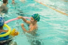 День рождения в бассейне с шариками